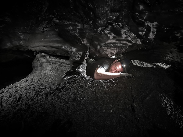 exploration tunnel de lave ile de la reunion diamant noir sandra roulet